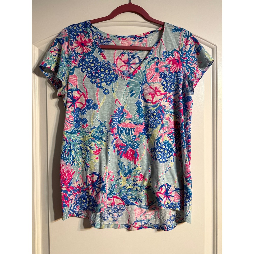 Lilly Pulitzer Etta V-Neck Top Medium Blue Pink Floral Slub Tee Tropical Preppy - Picture 1 of 6
